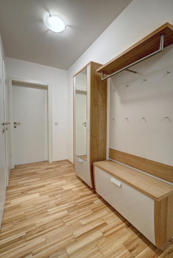 Carin Deluxe II Appartement Wenen Buitenkant foto